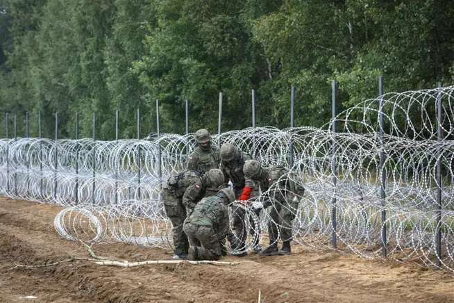Polonya düzensiz göçmenlere karşı sınır önlemlerini artırdı